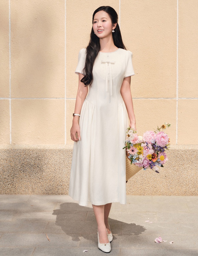 Đầm midi - kiểu trang phục đa năng diện đi làm đi chơi đều đẹp- Ảnh 6. Đầm midi - kiểu trang phục đa năng diện đi làm đi chơi đều đẹp- Ảnh 6.