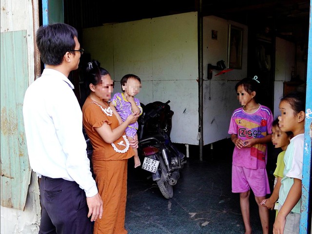 Chó dại cắn liên tiếp 12 người, trong đó có 5 trẻ em - Ảnh 1.