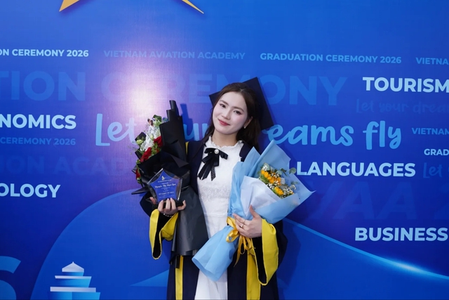 Từng bật khóc vì lỡ hẹn ước mơ, nữ sinh trở thành thủ khoa toàn trường - Ảnh 2.