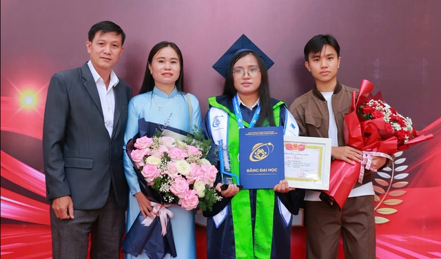 Từ nữ sinh chuyên toán tới thủ khoa sớm tiến độ ngành Kỹ thuật máy tính - Ảnh 4.