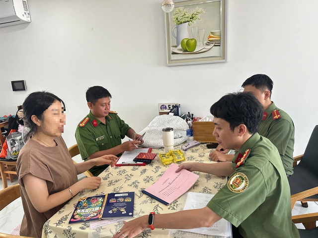 22 tổ công tác của Công an TP.HCM đồng loạt tổng kiểm tra người nước ngoài - Ảnh 2.