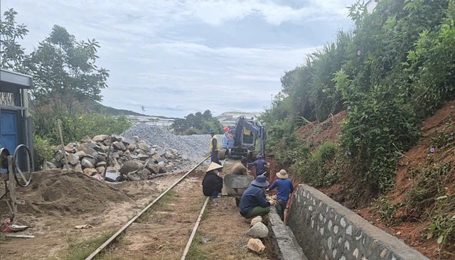 Ga xe lửa Đà Lạt và đường ray được sửa chữa sau hơn 30 năm khai thác- Ảnh 2. Ga xe lửa Đà Lạt và đường ray được sửa chữa sau hơn 30 năm khai thác- Ảnh 2.