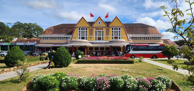 Ga xe lửa Đà Lạt và đường ray được sửa chữa sau hơn 30 năm khai thác- Ảnh 6. Ga xe lửa Đà Lạt và đường ray được sửa chữa sau hơn 30 năm khai thác- Ảnh 6.
