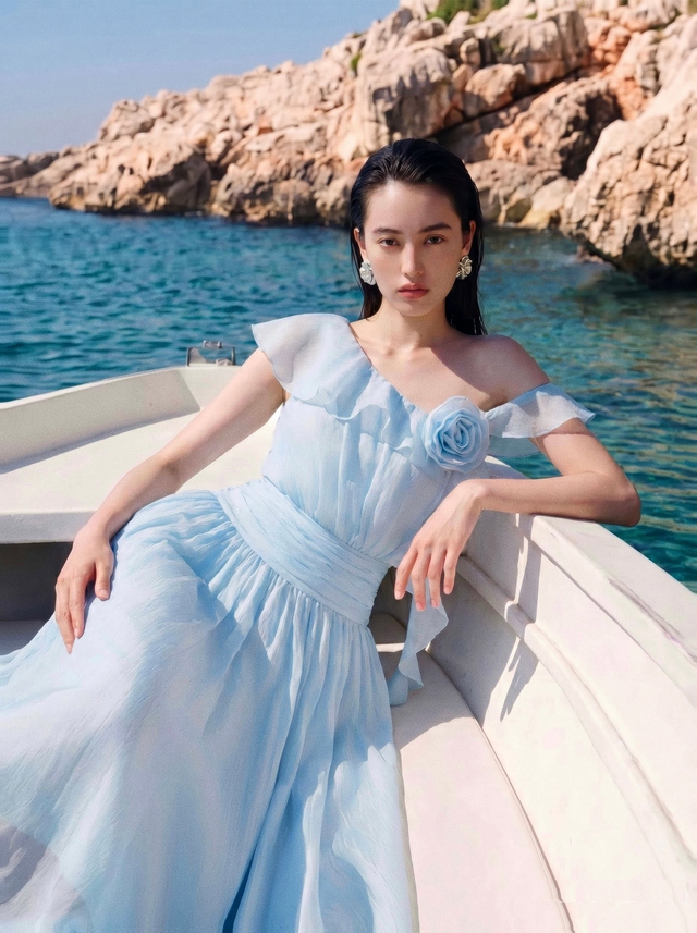Xu hướng bèo nhún và màu pastel 'rất điện ảnh' lên ngôi mùa du lịch hè - Ảnh 1.