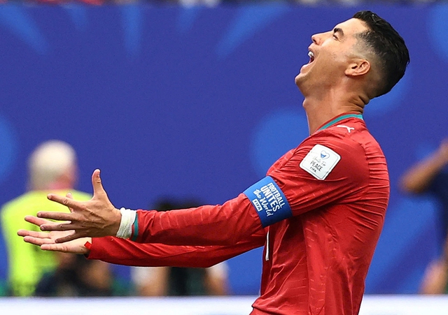 Đến lúc Ronaldo nên ngồi dự bị?- Ảnh 1. Đến lúc Ronaldo nên ngồi dự bị?- Ảnh 1.