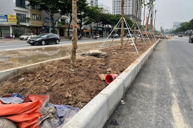 Nền đất dày 0,8 m, bên dưới là bê tông - Ảnh 1.