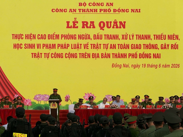 Ra quân cao điểm xử lý thanh thiếu niên, học sinh vi phạm giao thông- Ảnh 1. Ra quân cao điểm xử lý thanh thiếu niên, học sinh vi phạm giao thông- Ảnh 1.