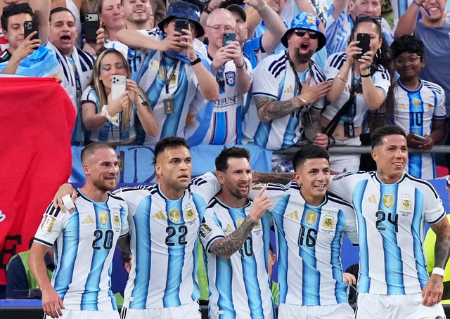  Khi châu Âu cũng 'phát cuồng' vì đội trưởng Argentina- Ảnh 2.