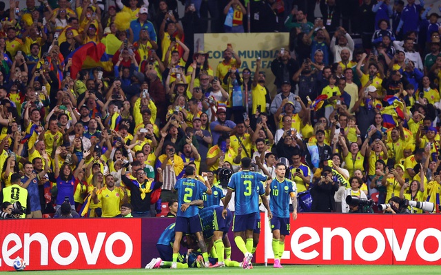 Tranh cãi khoảnh khắc CĐV Colombia bật khỏi xe lăn, nhảy cẫng ăn mừng ở World Cup- Ảnh 2.