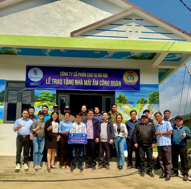 Cháng Seo Cú - Vững tay nghề, sáng vai trò ‘cầu nối’ lao động vùng cao- Ảnh 2. Cháng Seo Cú - Vững tay nghề, sáng vai trò ‘cầu nối’ lao động vùng cao- Ảnh 2.
