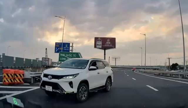 Đi ngược chiều v&igrave; nhầm lối v&agrave;o cao tốc Bi&ecirc;n H&ograve;a - Vũng T&agrave;u, bị phạt 19 triệu- Ảnh 1.