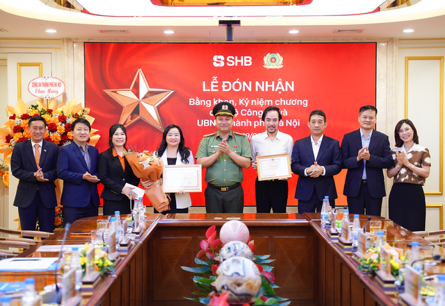 Từ cán bộ nhân viên SHB bảo vệ khách hàng đến bằng khen của Bộ Công an - Ảnh 1.