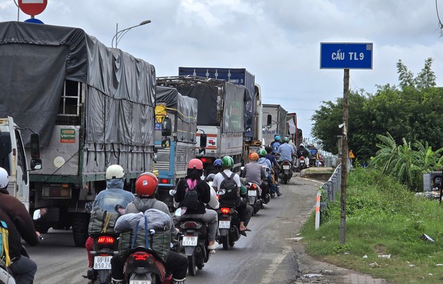 Vì sao cửa ngõ Mỹ Hạnh nối Tây Ninh với TP.HCM thường xuyên kẹt xe?- Ảnh 2. Vì sao cửa ngõ Mỹ Hạnh nối Tây Ninh với TP.HCM thường xuyên kẹt xe?- Ảnh 2.
