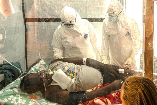 Ca nhiễm Ebola tăng nhanh, hơn 230 người chết ở CHDC Congo - Ảnh 1.