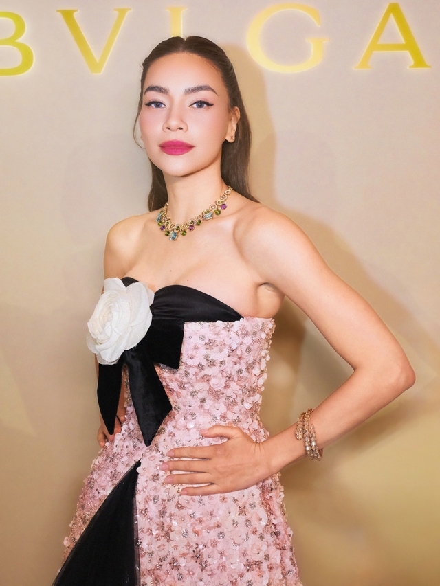Hồ Ngọc Hà, Kim Lý gây chú ý tại Singapore - Ảnh 2.