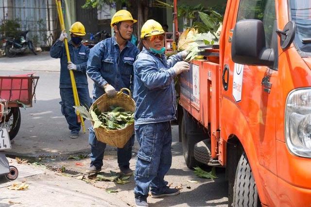 Những khoảng lặng giữa dòng điện - Ảnh 1.