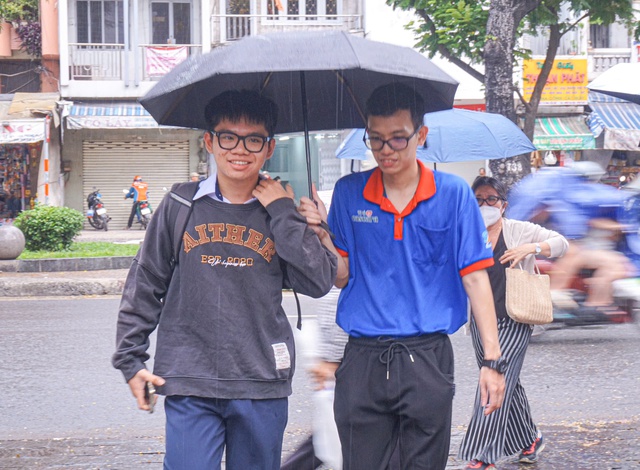 Nếu điểm thi lớp 10 không như ý, nếu em rớt trường chuyên và thấy suy sụp... - Ảnh 2.