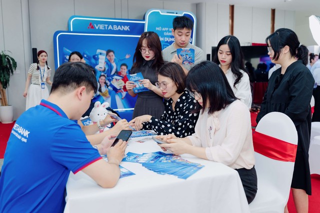 VietABank ra mắt thẻ tín dụng điện tử ezDaily, gia tăng trải nghiệm tài chính hiện đại- Ảnh 2. VietABank ra mắt thẻ tín dụng điện tử ezDaily, gia tăng trải nghiệm tài chính hiện đại- Ảnh 2.