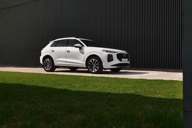Audi Việt Nam trình làng SUV hạng sang cỡ nhỏ, quyết 'đấu' BMW X1 - Ảnh 1. Audi Việt Nam trình làng SUV hạng sang cỡ nhỏ, quyết 'đấu' BMW X1 - Ảnh 1.