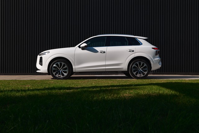 Audi Việt Nam trình làng SUV hạng sang cỡ nhỏ, quyết 'đấu' BMW X1 - Ảnh 4. Audi Việt Nam trình làng SUV hạng sang cỡ nhỏ, quyết 'đấu' BMW X1 - Ảnh 4.
