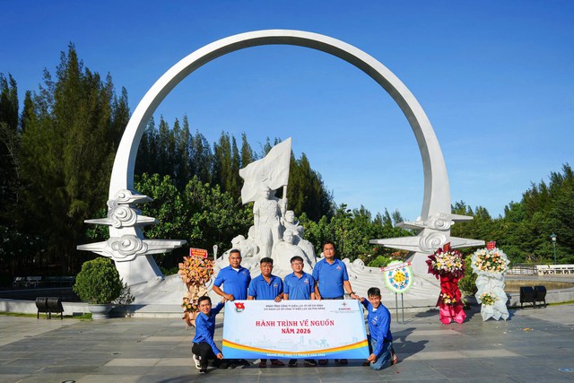 Nơi &aacute;nh s&aacute;ng được giữ bằng b&agrave;n tay người - Ảnh 3.