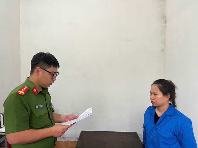 Khởi tố mẹ kế bạo hành con riêng đến tử vong
- Ảnh 1. Khởi tố mẹ kế bạo hành con riêng đến tử vong
- Ảnh 1.