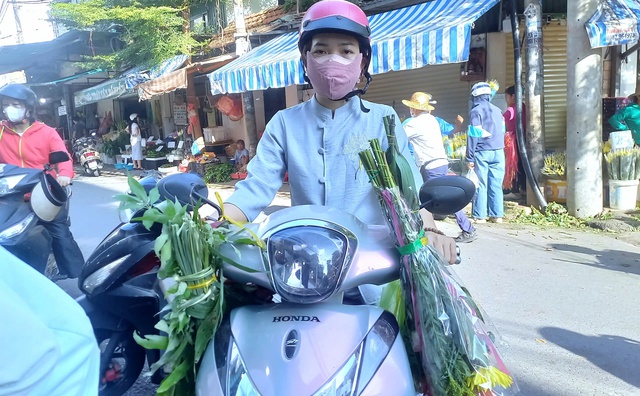 Dậy từ sớm đi chợ mua lễ vật cúng tết Đoan Ngọ - Ảnh 4.