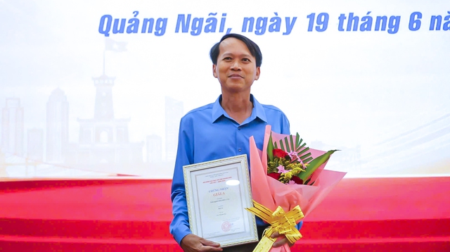 Loạt bài đăng trên Báo Thanh Niên đoạt giải A Giải báo chí tỉnh Quảng Ngãi- Ảnh 2. Loạt bài đăng trên Báo Thanh Niên đoạt giải A Giải báo chí tỉnh Quảng Ngãi- Ảnh 2.