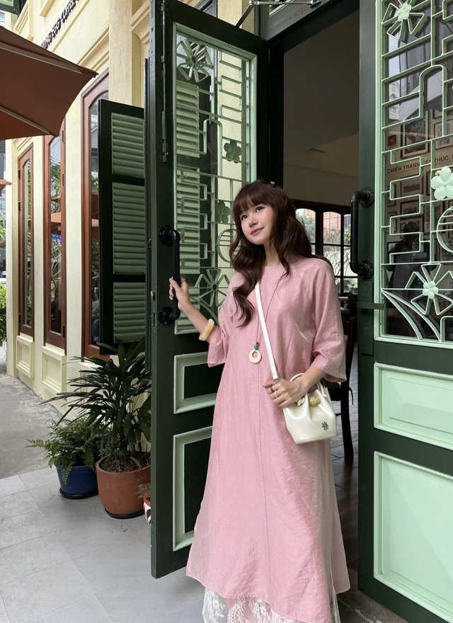 Kích thước nhỏ, sức hút lớn từ những chiếc túi mini đeo chéo- Ảnh 2.