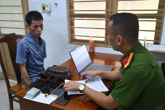 Đà Nẵng: Bắt nghi phạm trộm điện thoại của du khách nước ngoài ở biển Mỹ Khê - Ảnh 1.