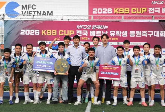 Bất ngờ xuất hiện c&uacute;p Kim Sang-sik tại H&agrave;n Quốc: C&aacute;c đội b&oacute;ng sinh vi&ecirc;n Việt Nam tranh t&agrave;i- Ảnh 1.