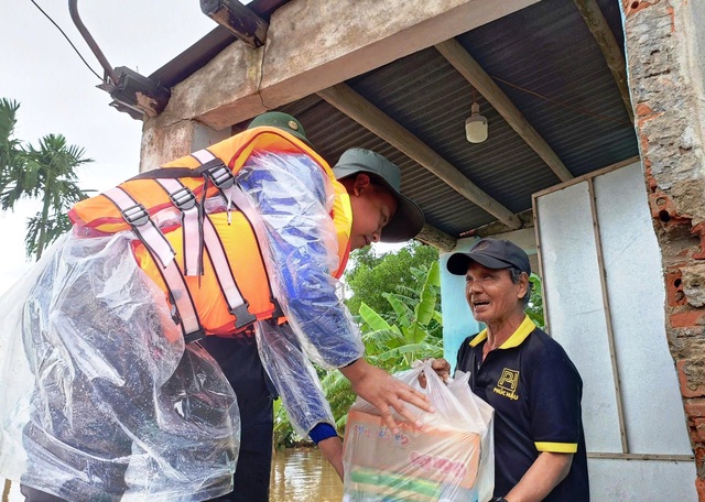 Tuổi trẻ Đà Nẵng chung tay xây dựng thành phố đáng sống- Ảnh 4. Tuổi trẻ Đà Nẵng chung tay xây dựng thành phố đáng sống- Ảnh 4.