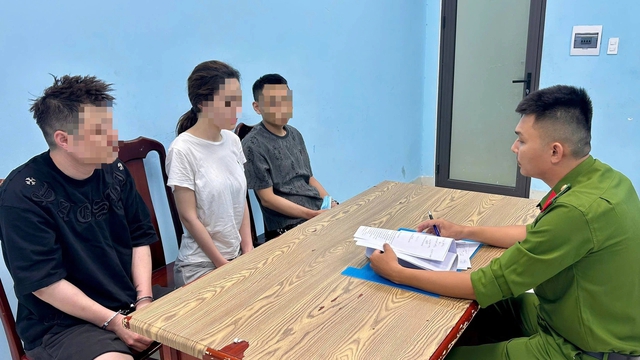 Đà Nẵng: Bắt 'bà trùm' 10X điều hành đường dây ma túy bán cho khách nước ngoài - Ảnh 2.