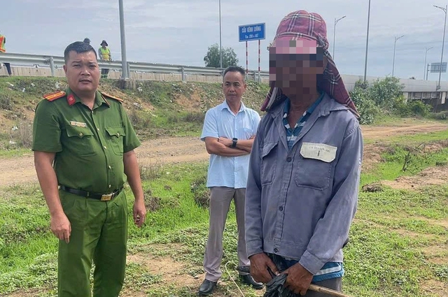 Li&ecirc;n tục ph&aacute;t hiện tr&acirc;u b&ograve;, người đi bộ tr&ecirc;n cao tốc Vĩnh Hảo - Phan Thiết - Ảnh 2.
