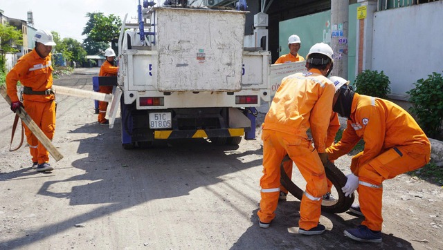 D&ograve;ng điện đi qua qua ba thế hệ thắp s&aacute;ng - Ảnh 3.