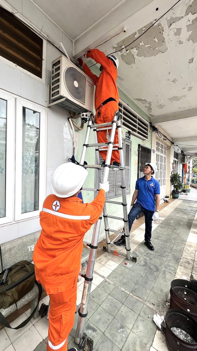 Những con người đã giữ cho thành phố này sáng mãi - Ảnh 3.