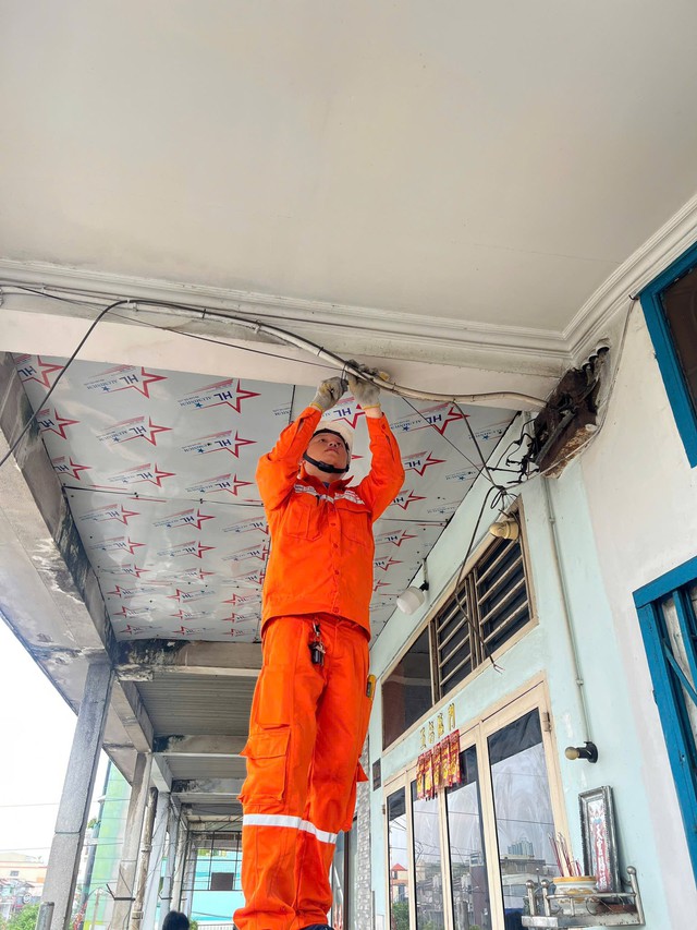 Những con người đã giữ cho thành phố này sáng mãi - Ảnh 1.