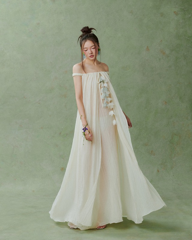 Váy maxi, đầm cổ yếm điệu đà - Ảnh 4.