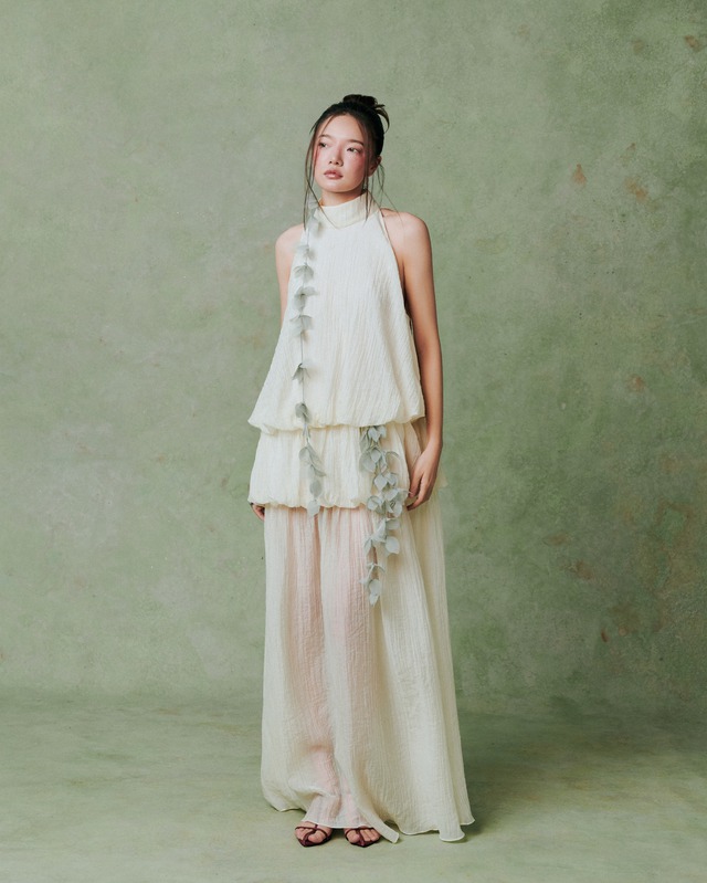 Váy maxi, đầm cổ yếm điệu đà - Ảnh 5.