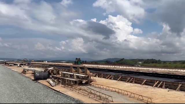 Sân bay Liên Khương sau 3 tháng đóng cửa nâng cấp, đạt tiến độ thế nào?- Ảnh 3. Sân bay Liên Khương sau 3 tháng đóng cửa nâng cấp, đạt tiến độ thế nào?- Ảnh 3.