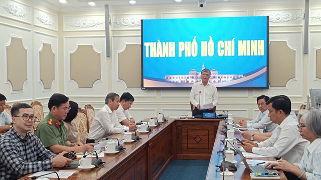 Việc vận chuyển đề thi tốt nghiệp tại địa phương có số thí sinh lớn nhất nước - Ảnh 1.