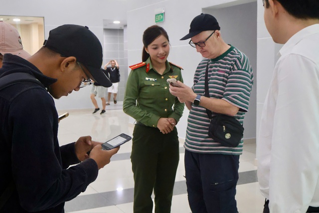 Gần 2.000 khách nước ngoài trải nghiệm nhập cảnh thông minh ở Sân bay Phú Quốc - Ảnh 1.