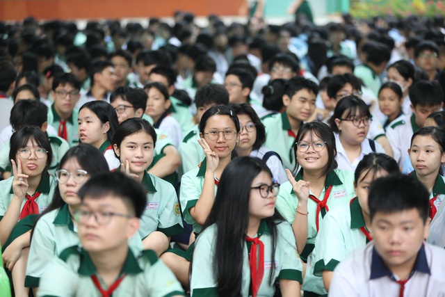 Phần nào trong đề toán thi lớp 10 khiến thí sinh TP.HCM, Bình Dương cũ lo sợ? - Ảnh 2.