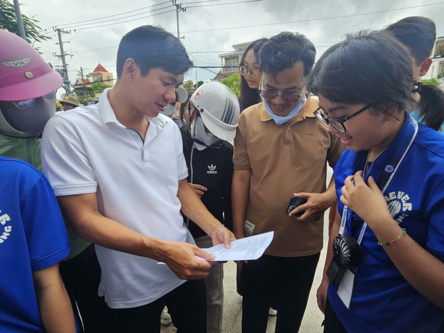 Phụ huynh, học sinh xã Long Điền nhận xét đề thi môn toán dễ - Ảnh 1.