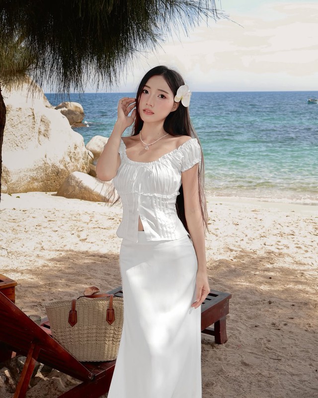 Làm chủ phong cách monochrome, tối giản mà sang trọng- Ảnh 1. Làm chủ phong cách monochrome, tối giản mà sang trọng- Ảnh 1.