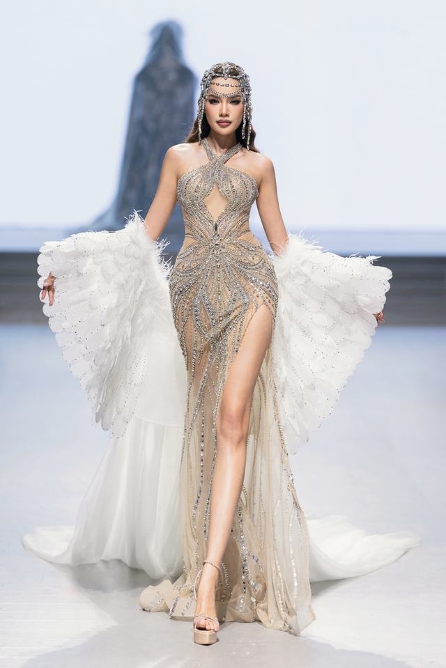 Miss Grand International All Stars 2026 làm vedette cho nhà thiết kế Nguyễn Minh Tuấn - Ảnh 6.