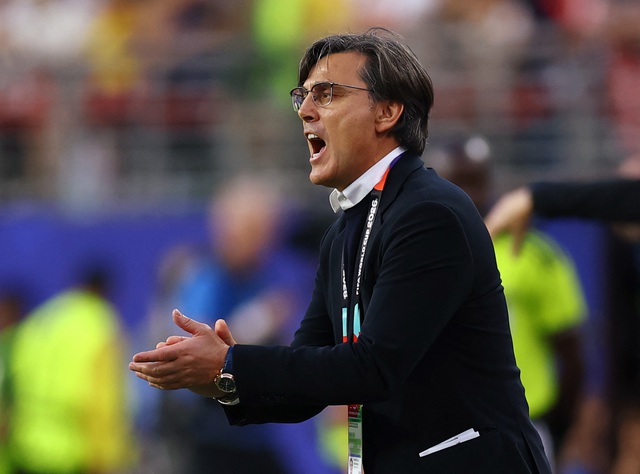 Báo Thổ Nhĩ Kỳ 'sốc nặng' vì đội nhà bị loại sớm khỏi World Cup, HLV Montella sắp mất việc - Ảnh 2.