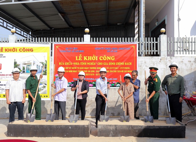 Khởi công sửa chữa nhà tình nghĩa cho vợ liệt sĩ tại xã Củ Chi- Ảnh 1.