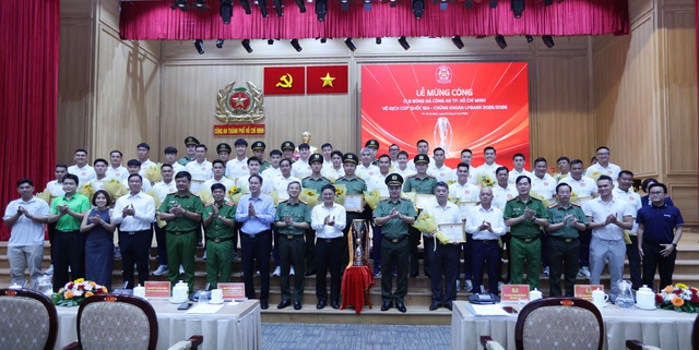 Vô địch Cúp quốc gia, CLB CA TP.HCM đầu tư mạnh để trở lại đúng vị thế- Ảnh 1. Vô địch Cúp quốc gia, CLB CA TP.HCM đầu tư mạnh để trở lại đúng vị thế- Ảnh 1.