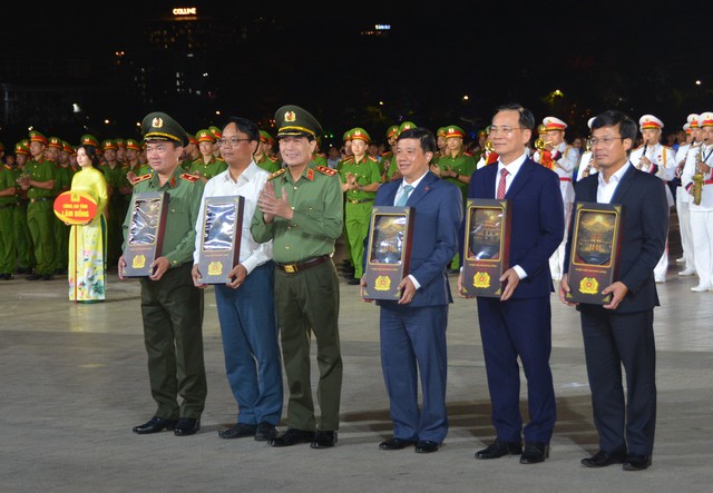 Hàng vạn người Đà Lạt dự khán hội thao quân sự, võ thuật và thể thao CAND - Ảnh 5.